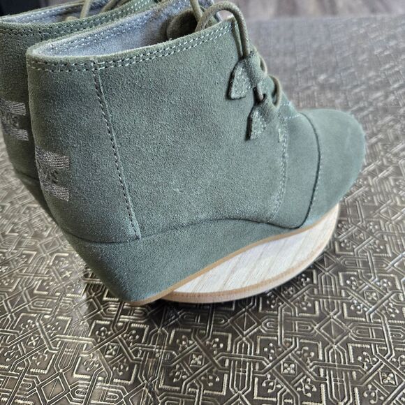 🐢 Toms Kala Green Suede Wedge. Size 6 - Picture 6 of 16